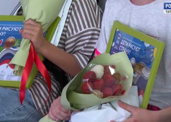 Мухаметшин принял участие в церемонии награждения конкурса «Дети рисуют страну»