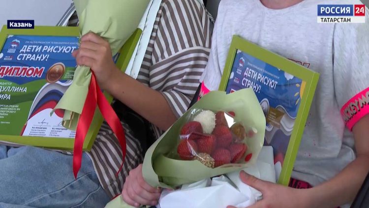 Мухаметшин принял участие в церемонии награждения конкурса «Дети рисуют страну»