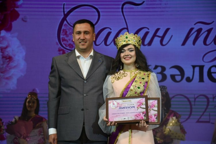 Победительницей конкурса «Сабантуй гузэле — 2023″ в Челнах стала Гулина Бакирова