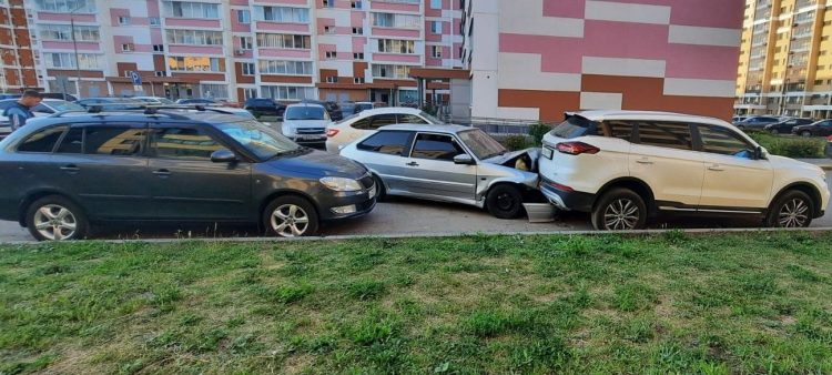 Челнинец протаранил иномарку, пытаясь скрыться от ГИБДД