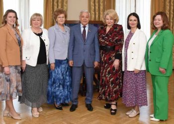 Мухаметшин встретился с депутатами Госдумы – членами Комитета по вопросам семьи, женщин и детей 