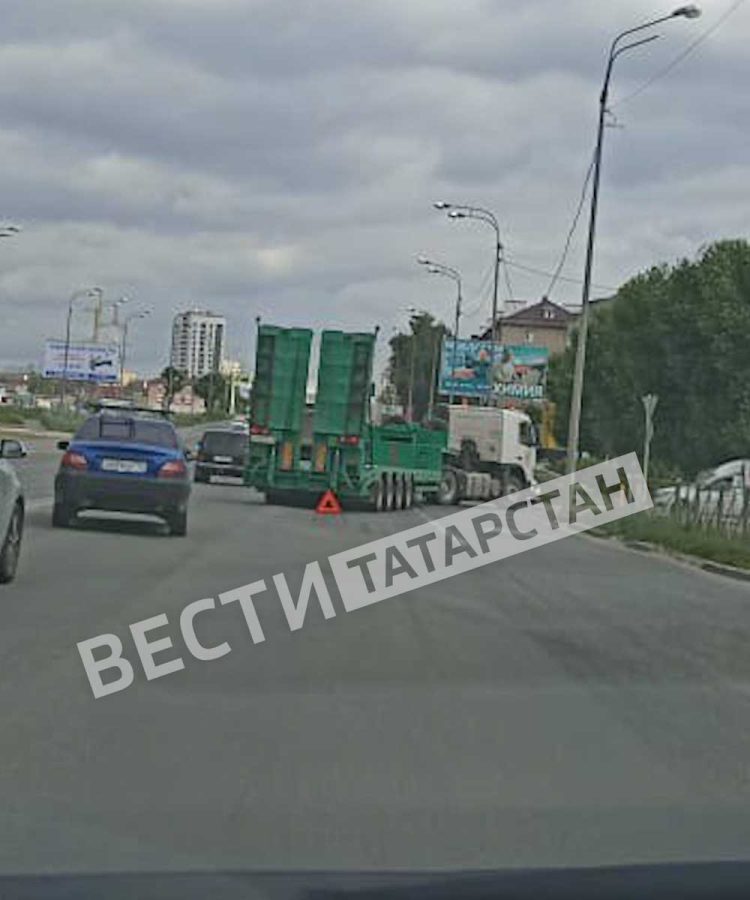 На Горьковском шоссе образовалась огромная пробка из-за аварии