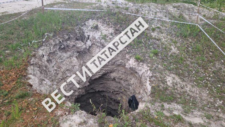 В Верхнеуслонском районе образовался карстовый провал