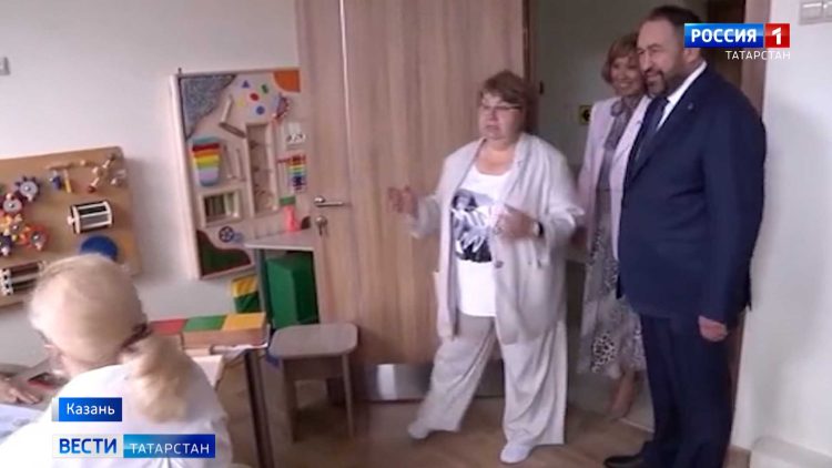 Песошин поздравил соцработников с профессиональным праздником