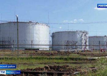 Взрыв на нефтяном резервуаре в Татарстане: два человека погибли, расследование в процессе