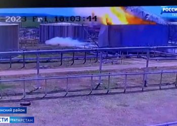 Взрыв на нефтяном резервуаре в Татарстане: два человека погибли, расследование в процессе