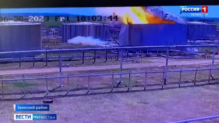 Взрыв на нефтяном резервуаре в Татарстане: два человека погибли, расследование в процессе