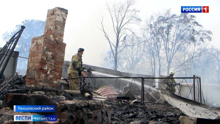 Пожар на острове Зеленый уничтожил почти 20 дачных домов