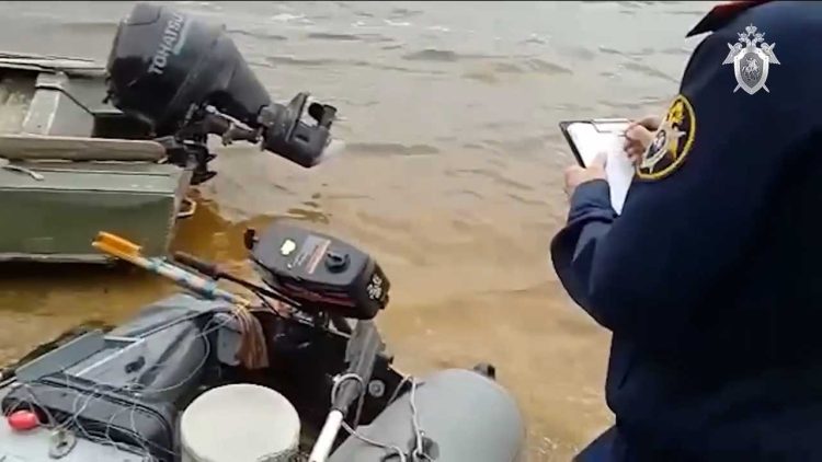 В Татарстане погиб мужчина после столкновения лодки с баржами