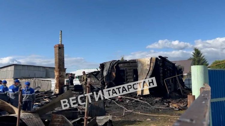 На пожаре в Тукаевском районе отец погиб вместе с детьми, пытаясь их спасти