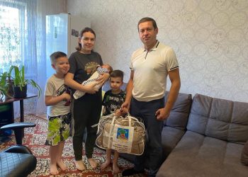 Магдеев поздравил семьи бойцов СВО с Днем защиты детей