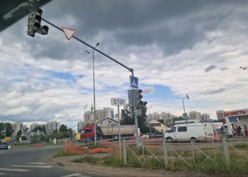 На перекрестке в казанском поселке Залесный образовалась пробка