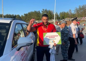 Абсолютному батыру Сабантуя в Челнах вручили барана и ключи от «Москвича»