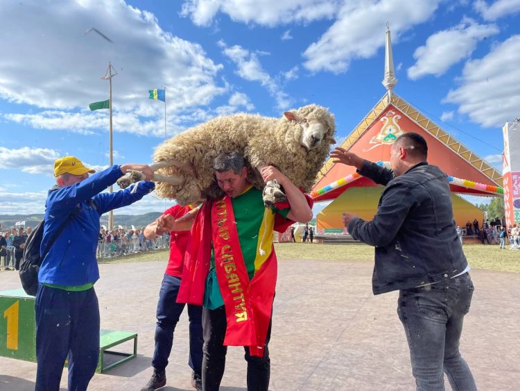 Абсолютным батыром Сабантуя в Нижнекамске стал Константин Морозов
