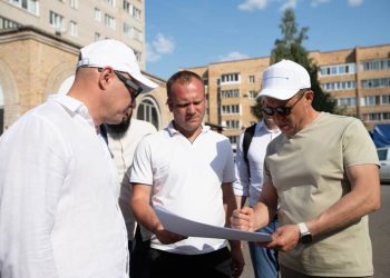 Муллин посетил променад Баки Урманче и Школьный бульвар