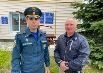 В Казани пожарный вместе со своим отцом спасли мужчину