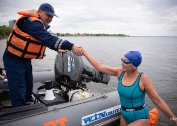 Знаменитая экстремалка сделала заплыв в Челнах