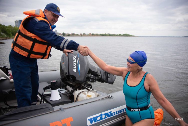 Знаменитая экстремалка сделала заплыв в Челнах
