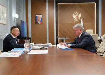 Глава Минстроя РФ обсудил с мэром Челнов развитие стройотрасли города