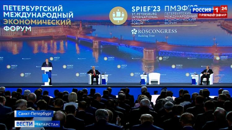 Путин оценил развитие страны и рейтинг инвестиционной привлекательности на ПМЭФ