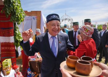 Мухаметшин посетил Сабантуй в Альметьевске