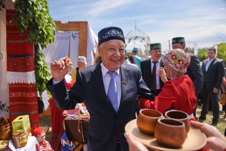 Мухаметшин посетил Сабантуй в Альметьевске