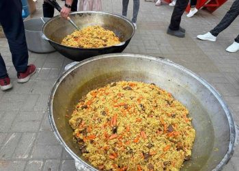 В Менделеевске в честь Курбан-байрама жителей угостили пловом