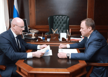 Чернышенко и Комаров обсудили социально-экономическое развитие Приволжья