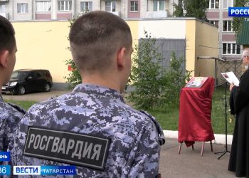 Воинским частям Росгвардии передали икону с мощами Святого равноапостольного князя Владимира