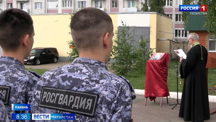 Воинским частям Росгвардии передали икону с мощами Святого равноапостольного князя Владимира