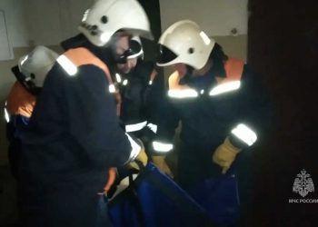 Опубликованы кадры спасения жильца горящего дома в Казани