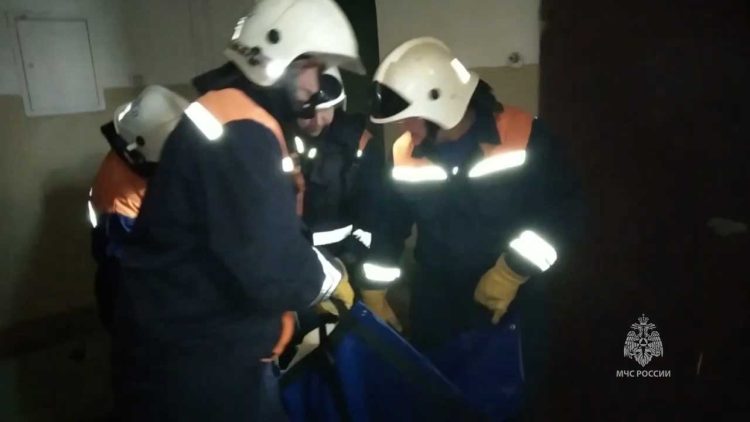 Опубликованы кадры спасения жильца горящего дома в Казани