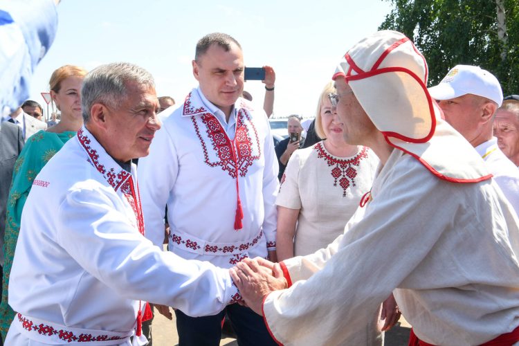 Минниханов посетил праздник марийской культуры Семык