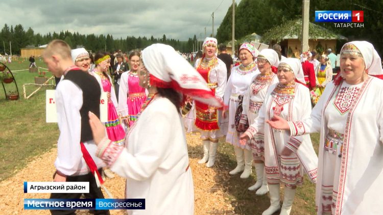 Марийский праздник «Семык»: восхваление природы, кулинарные угощения и двухметровые пчёлы