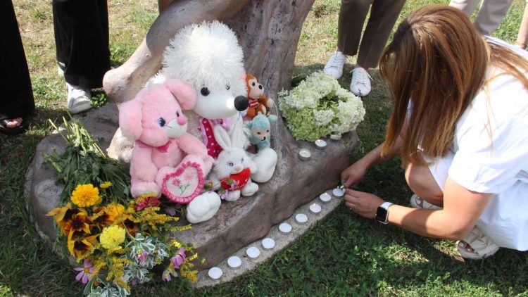 В Буинске установили стихийный мемориал, посвященный детям погибшим на Донбассе