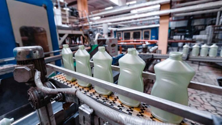 Компания Татарстана по нацпроекту увеличила выработку готовой продукции на линии жидких моющих средств