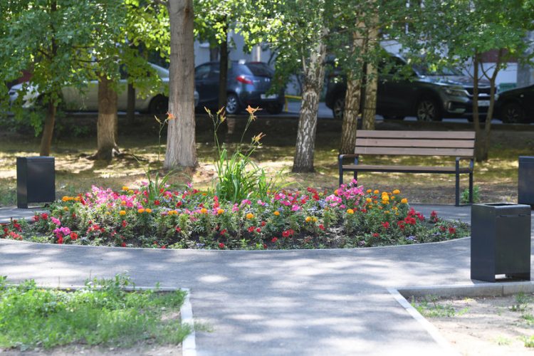 В Ново-Савиновском районе Казани завершили благоустройство двора