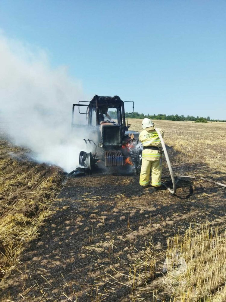 В Пестречинском районе в поле сгорел трактор
