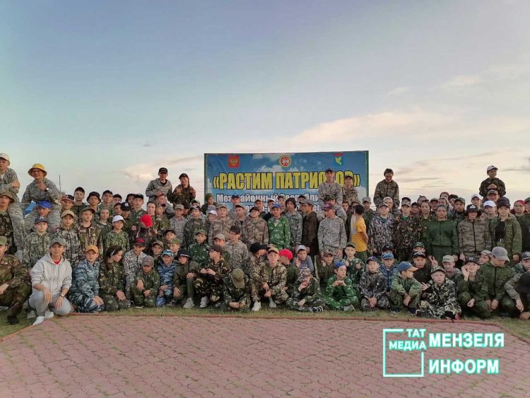 На открытии 3 смены патриотического лагеря в Мензелинске присутствовала участница СВО