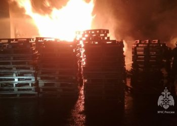 В Казани сотрудники МЧС потушили пожар на улице Яшь Кыч