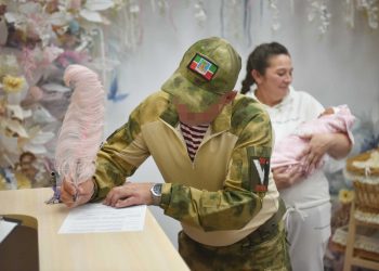 Магдеев поздравил бойца СВО с рождением дочери