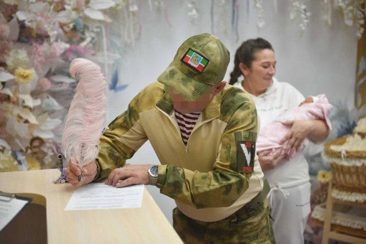 Магдеев поздравил бойца СВО с рождением дочери