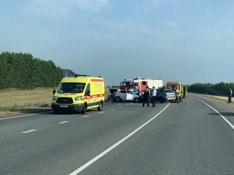 В массовой аварии на трассе под Челнами пострадали четверо