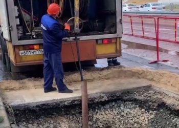 В Казани «Водоканал» устранил провал асфальта возле цирка