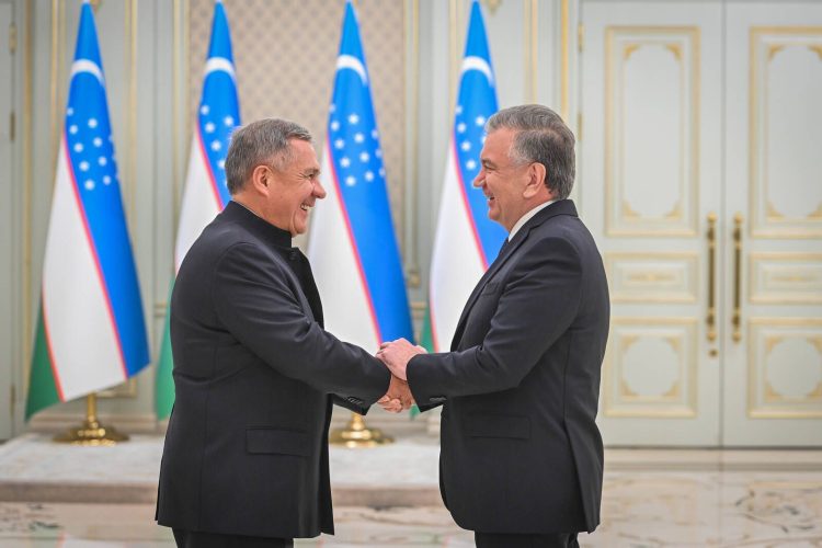 Минниханов поздравил Мирзиеева победой на выборах Президента Узбекистана