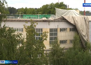 Ураган в Татарстане снес крыши домов и спортобъектов