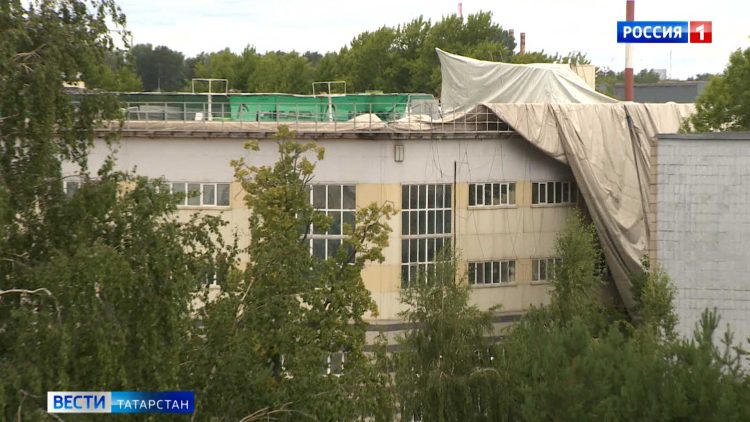 Ураган в Татарстане снес крыши домов и спортобъектов