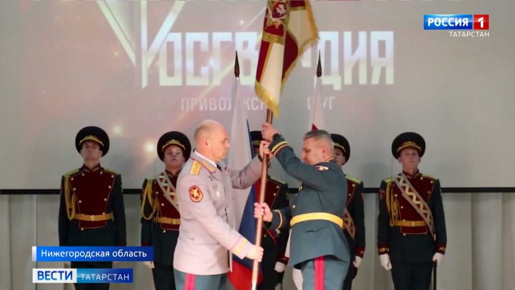 Олег Плохой вручил штандарт командующего Приволжским округом Росгвардии