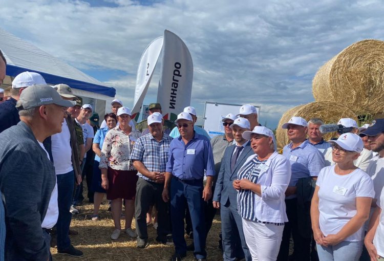 Минниханов ознакомился с ходом уборочных работ в Татарстане