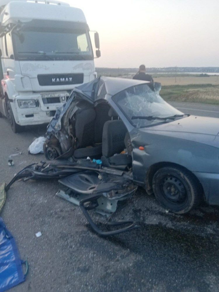Три человека погибли, еще двое пострадали в аварии в Мензелинском районе